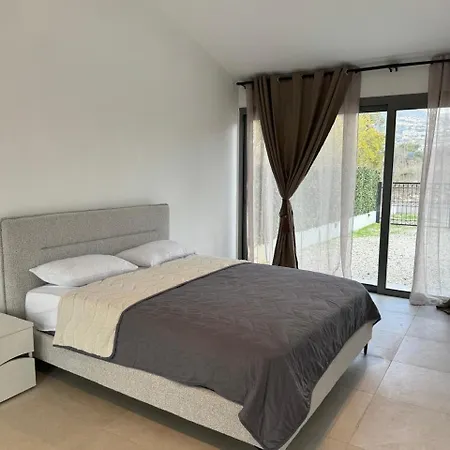 Paradiso Villa Peyia