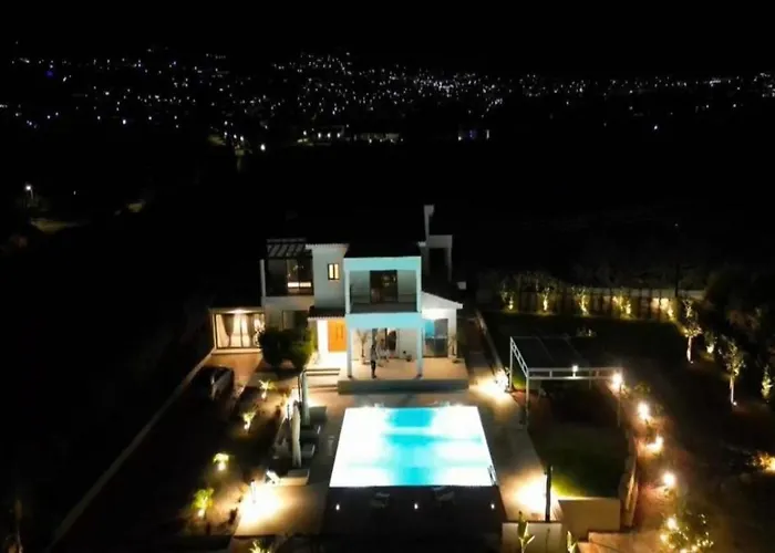 Paradiso Villa Peyia